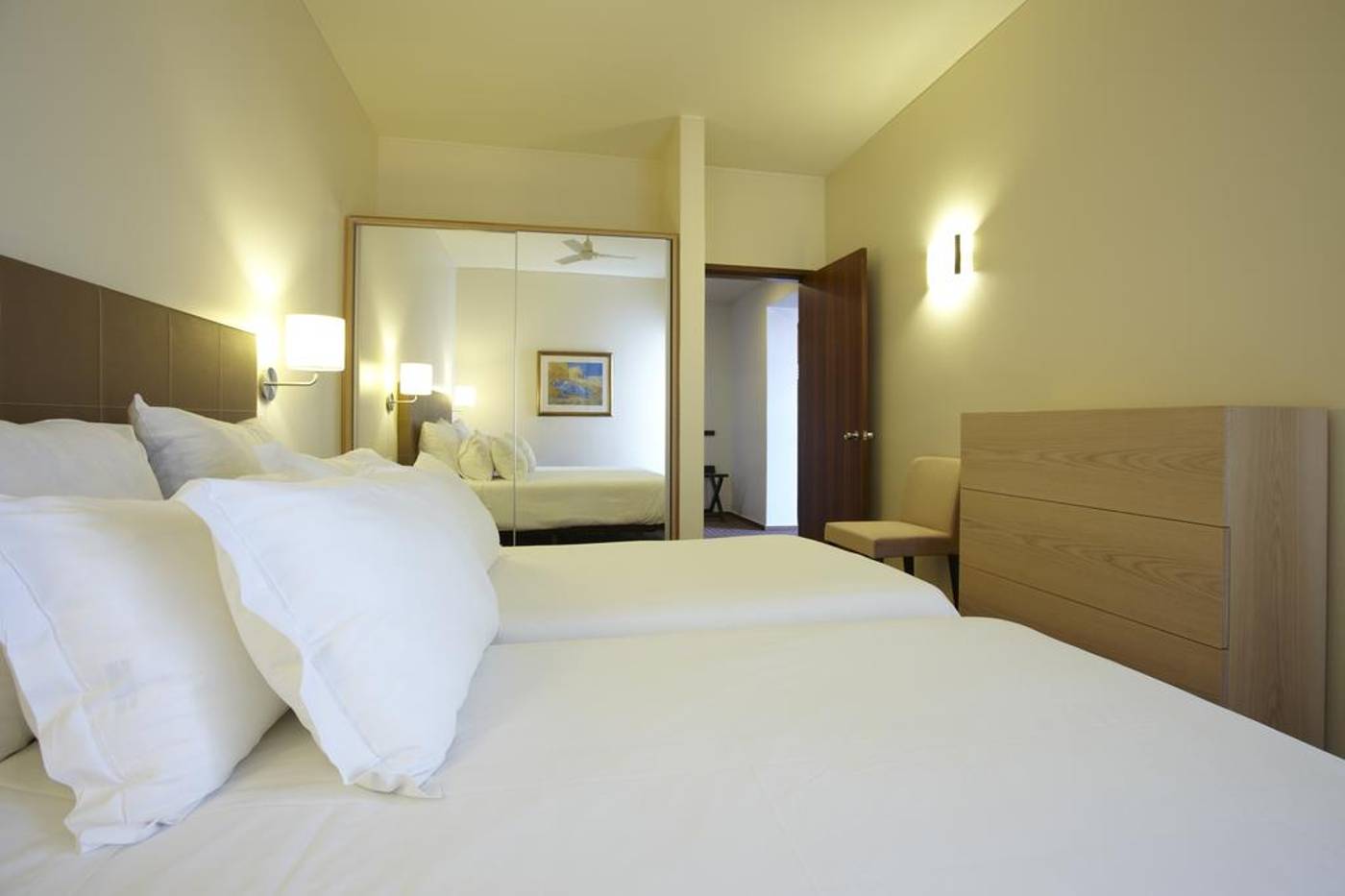 Girassol---Suite-Hotel-Room-12
