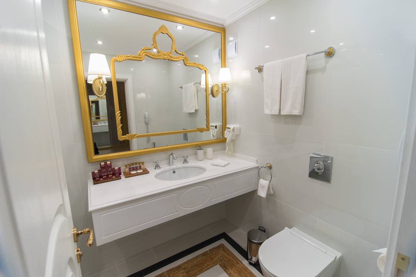 Imperial-Palace-Room-33