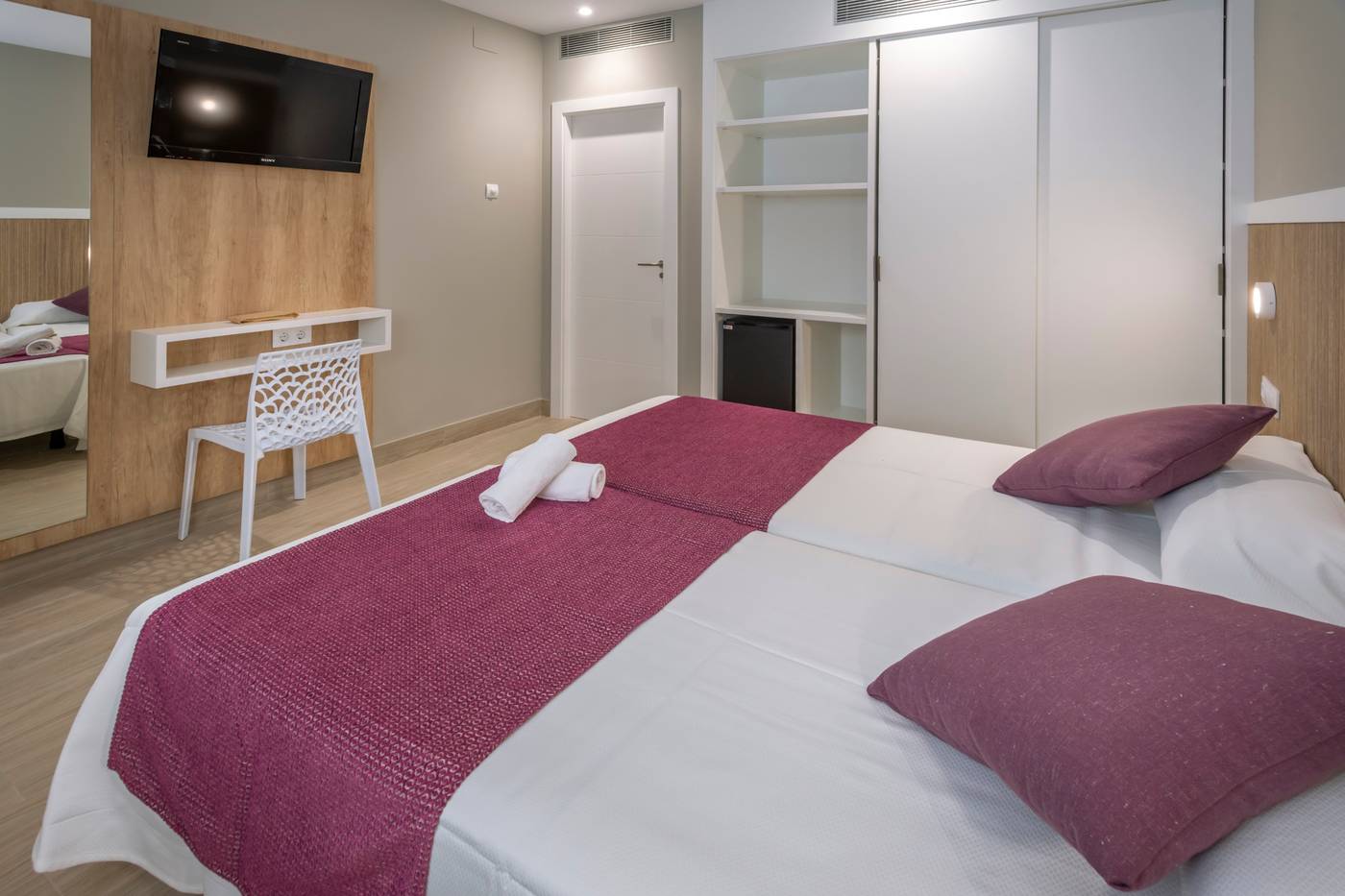 4R-Meridia-Mar-Room-26