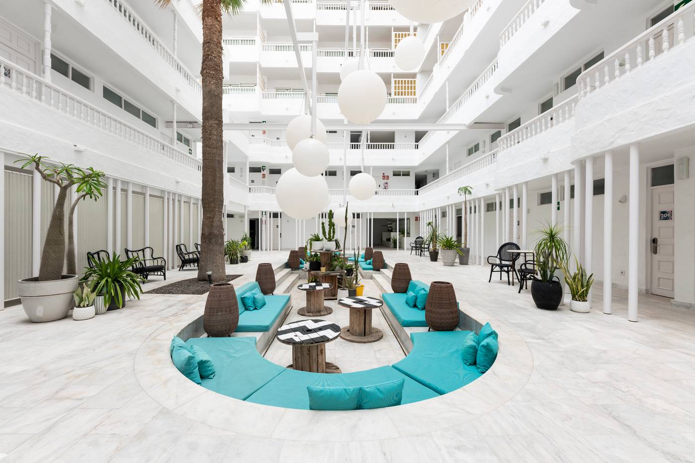 Gold-Hotel-Marina---Adults-Only-Lobby-50