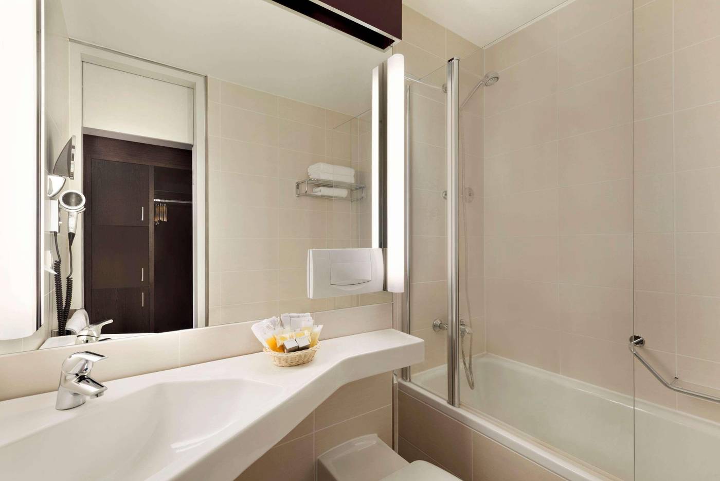 Ramada By Wyndham Nuernberg Parkhotel-Germany-Nurnberg-Room-6