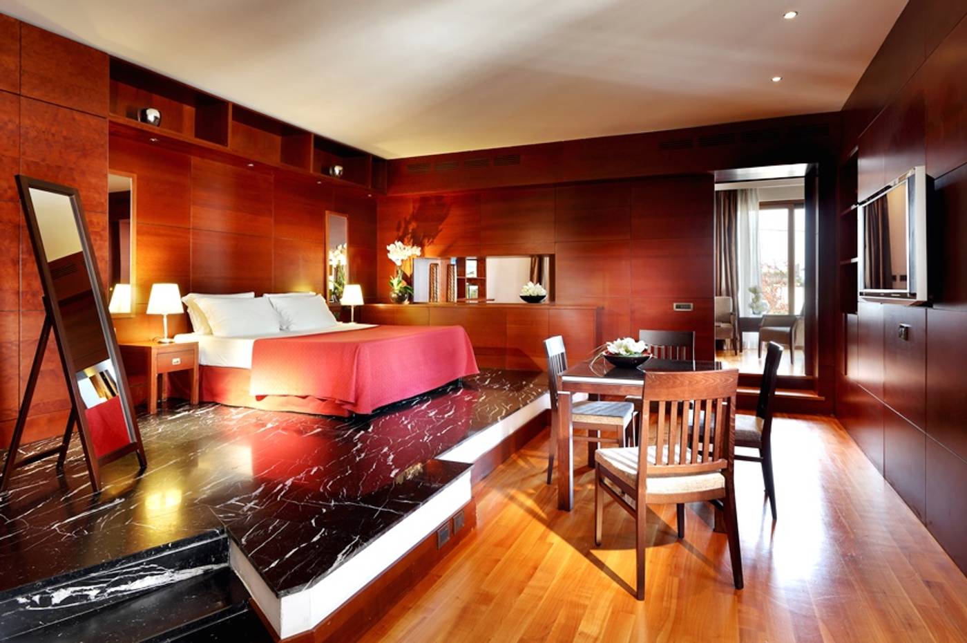 International-Palace-Room-19