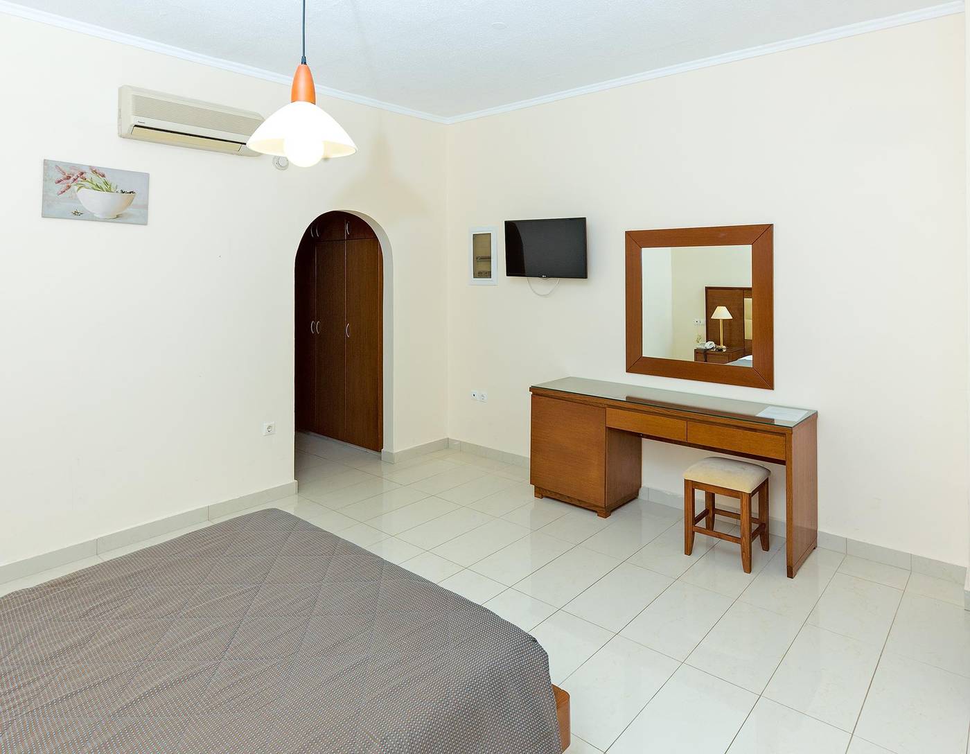 Paleos-apartments-Room-17