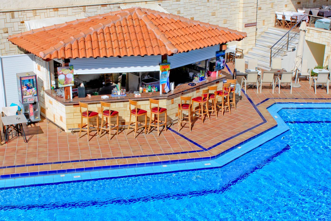 Porto-Kalamaki-Hotel-Apartments-Bar-6