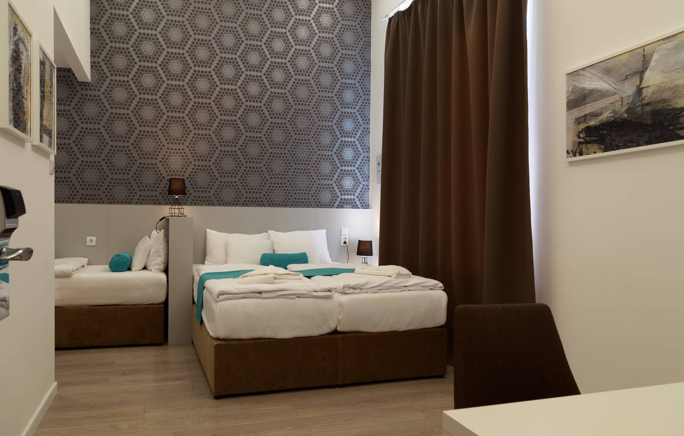 Hotel-Mika-Downtown-Room-22