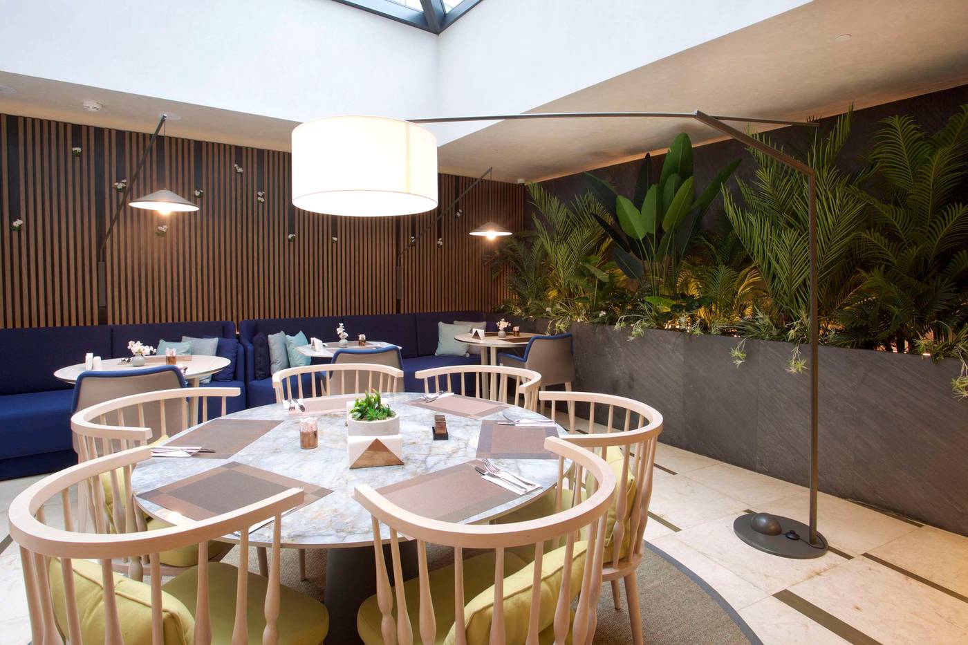 Hampton-by-Hilton-Istanbul-Old-City-Restaurant-16