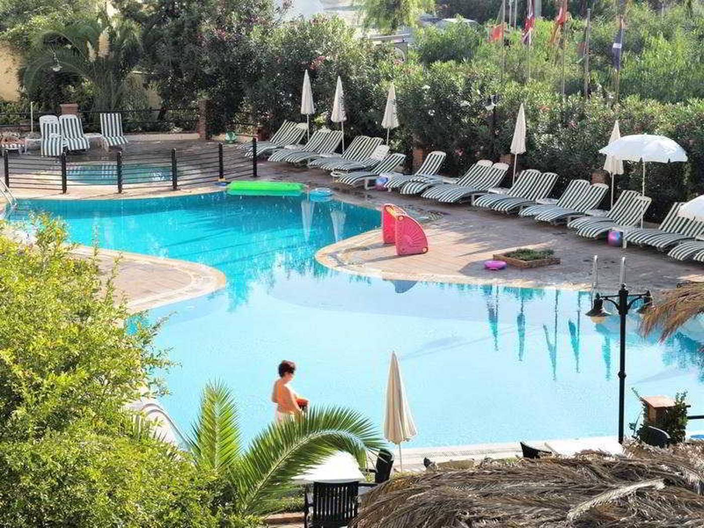 Carina-Hotel-Pool-9