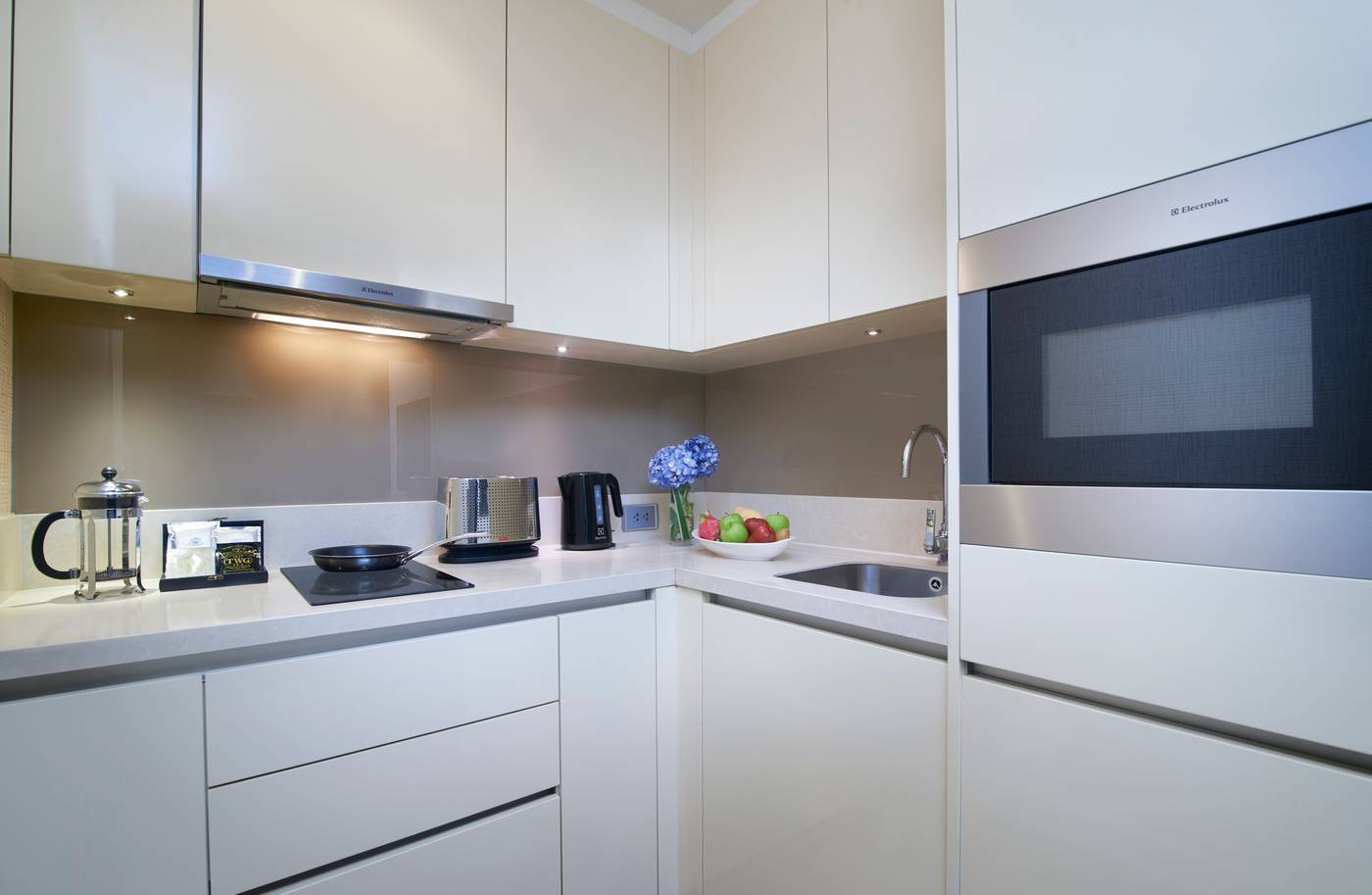 Oriental-Residence-Bangkok-Room-11