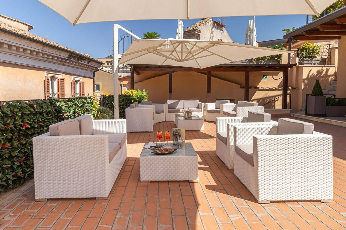 Harry-s-Bar-Trevi-Hotel---Restaurant-Terrace-4