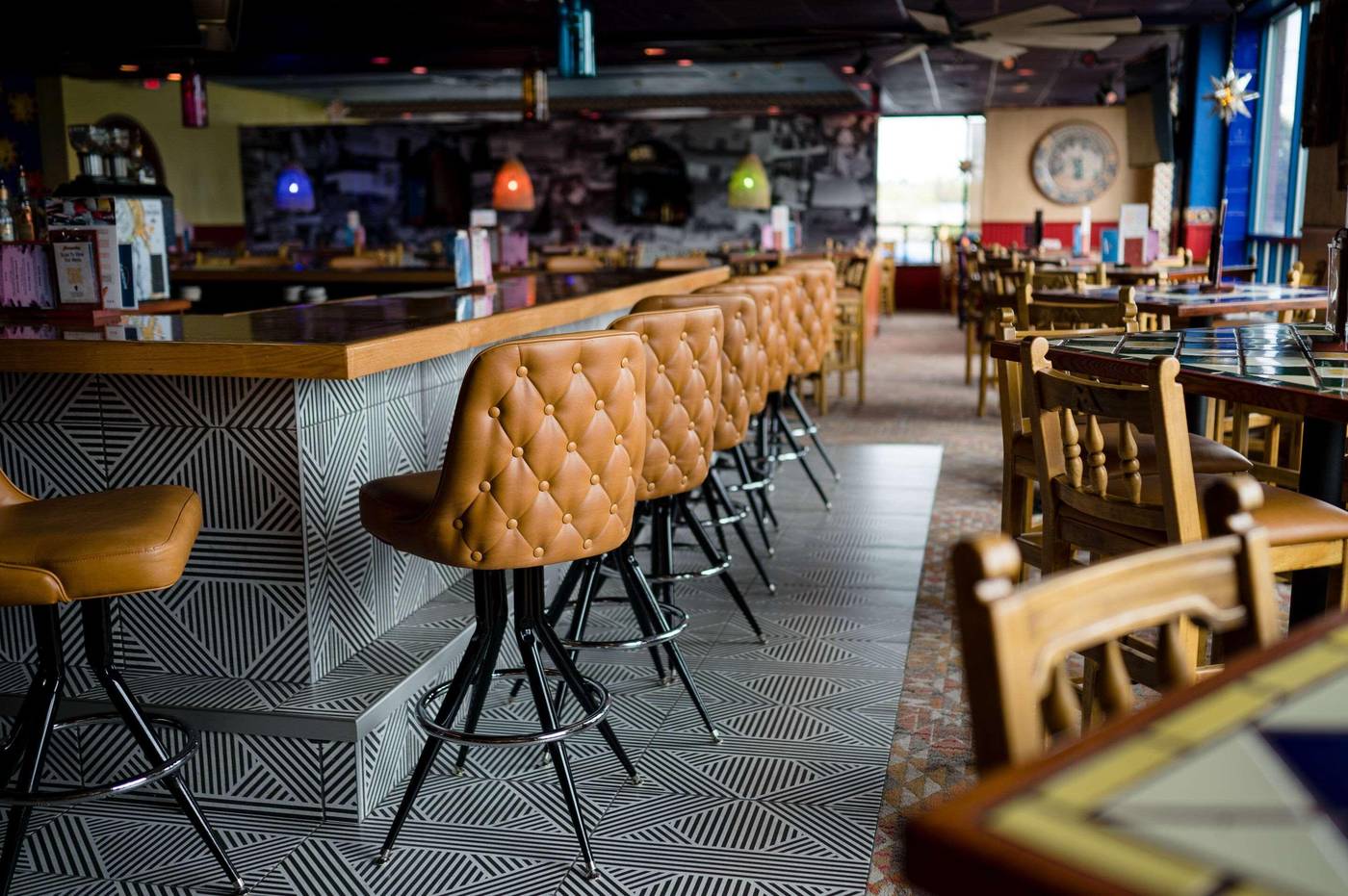 Comfort-Inn---Suites-Logan-Airport-Bar-20