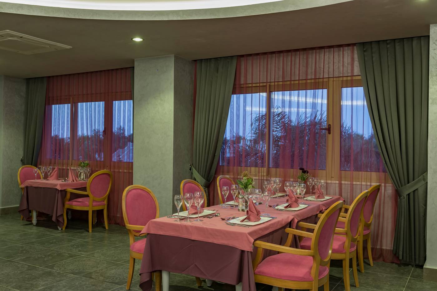 Royal-Taj-Mahal-Restaurant-49