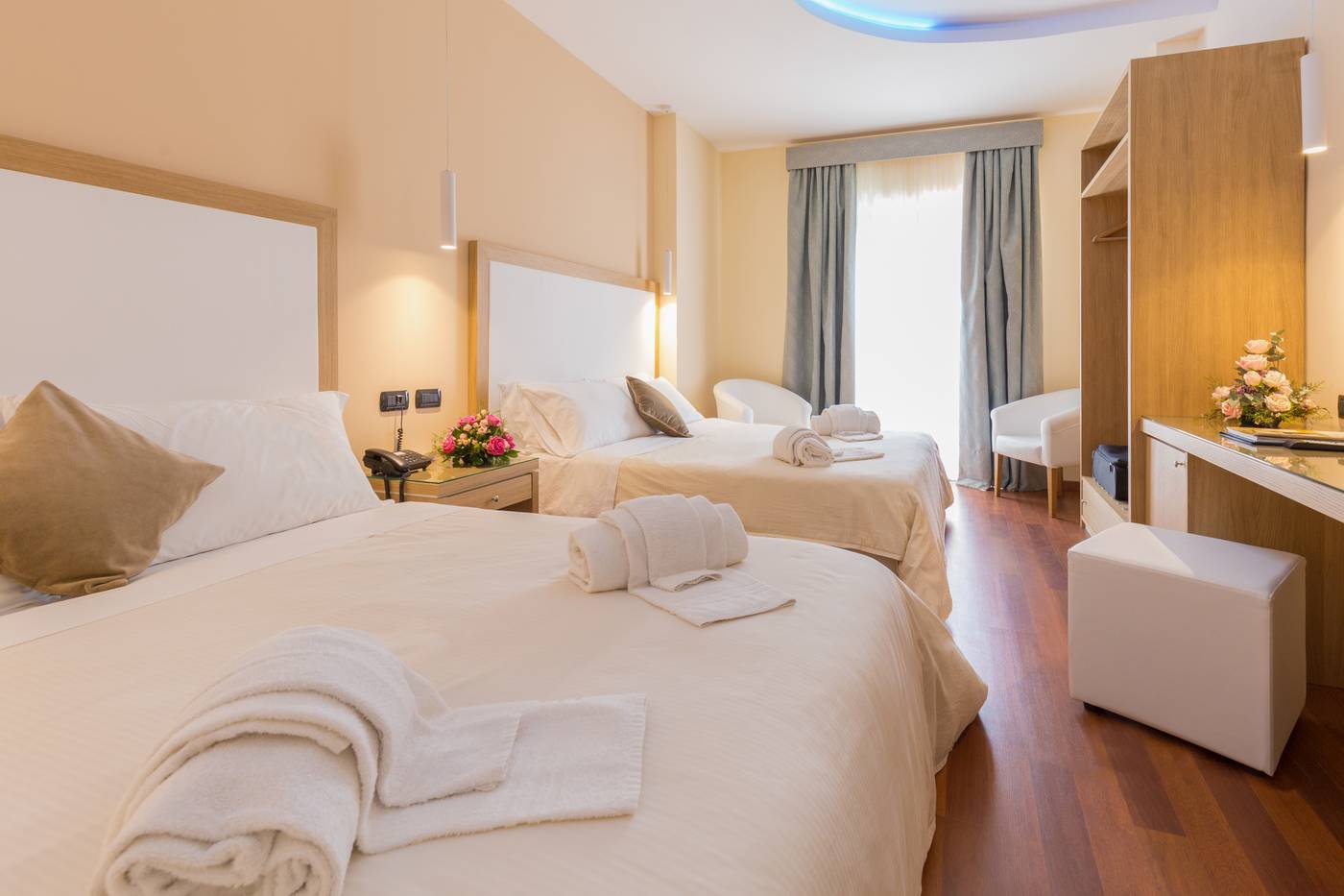 Villa-Esperia-Room-12