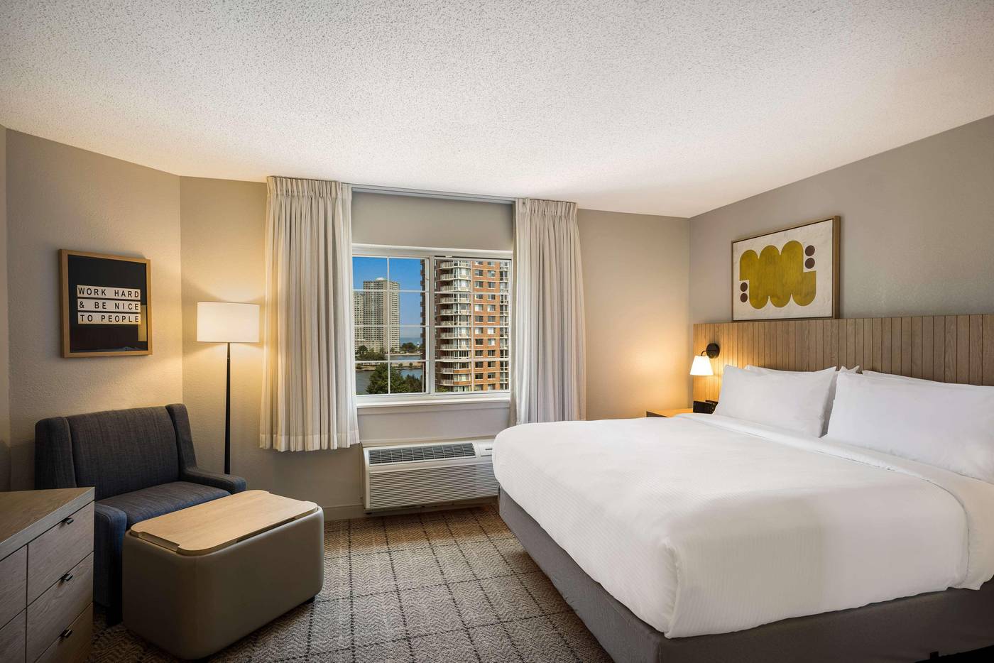 Sonesta-Simply-Suites-Jersey-City-Room-19