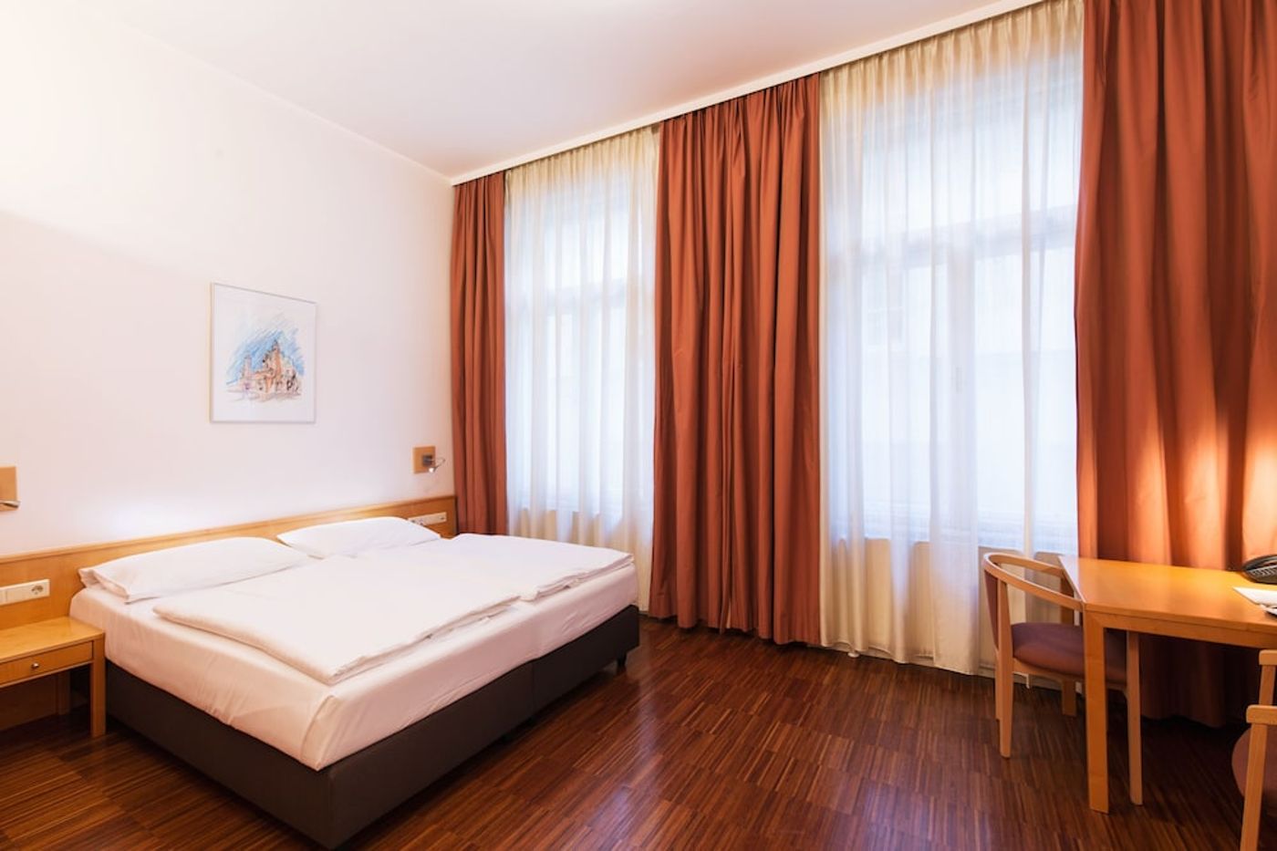 expedia-3163937-10