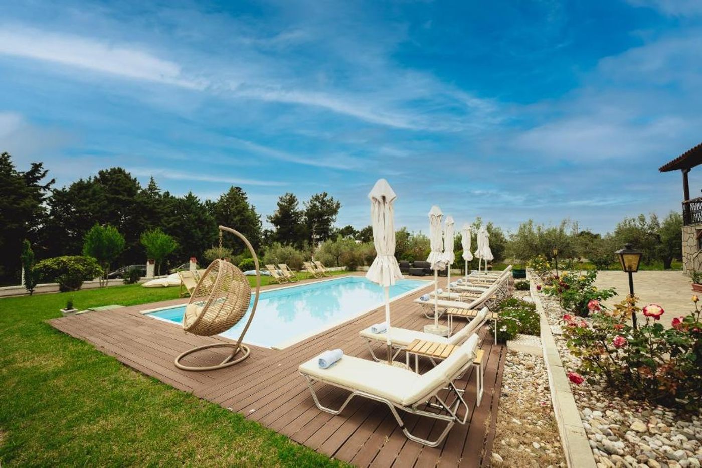 Kalisun Pool House By Georgalas 