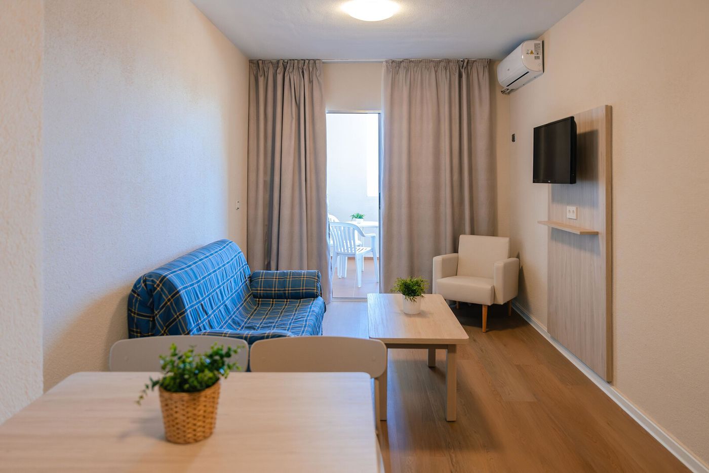 26.05.26 Port Europa Aparthotel