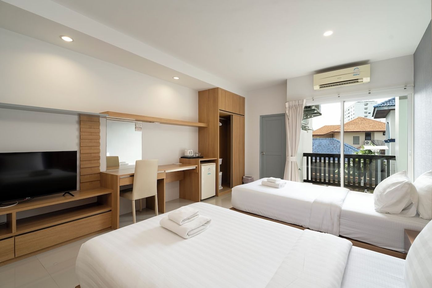expedia-3162924-25