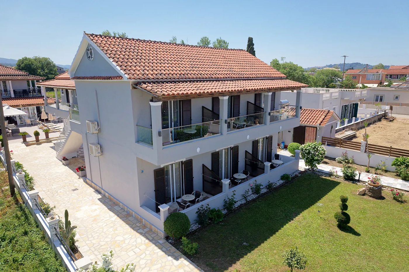 Makis Studios & Apartments