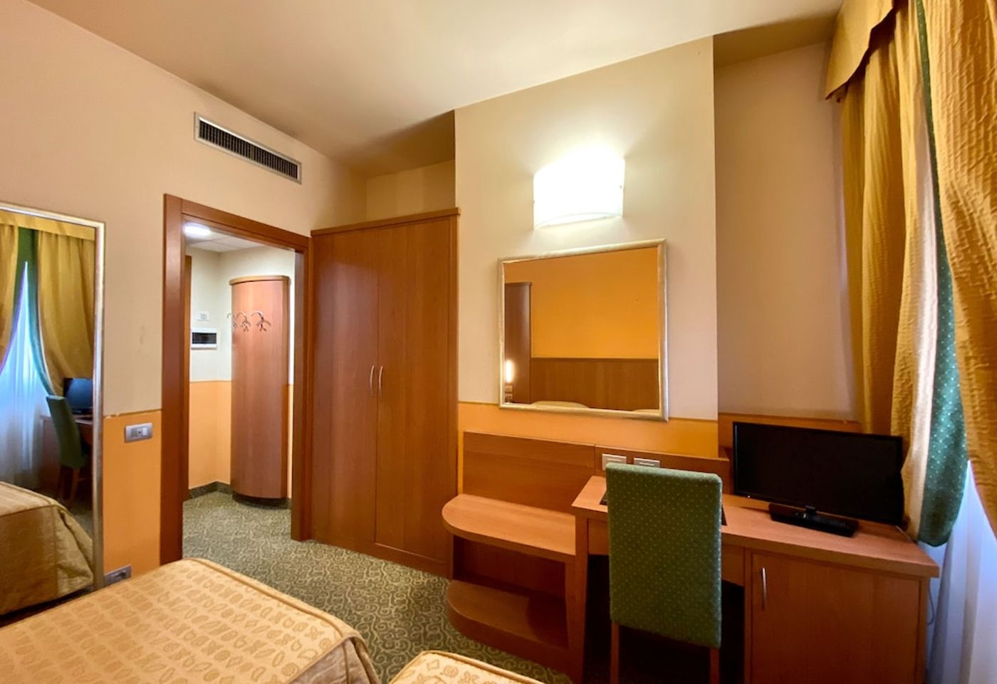 expedia-3163527-13
