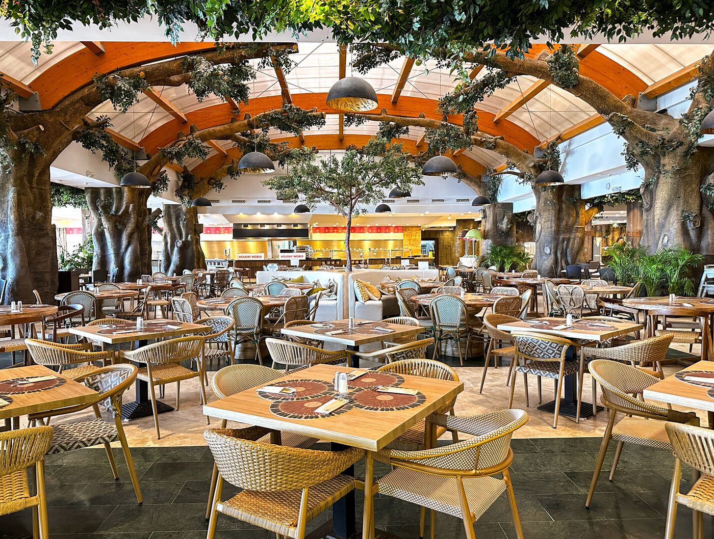 21.04.26 Holiday World Polynesia