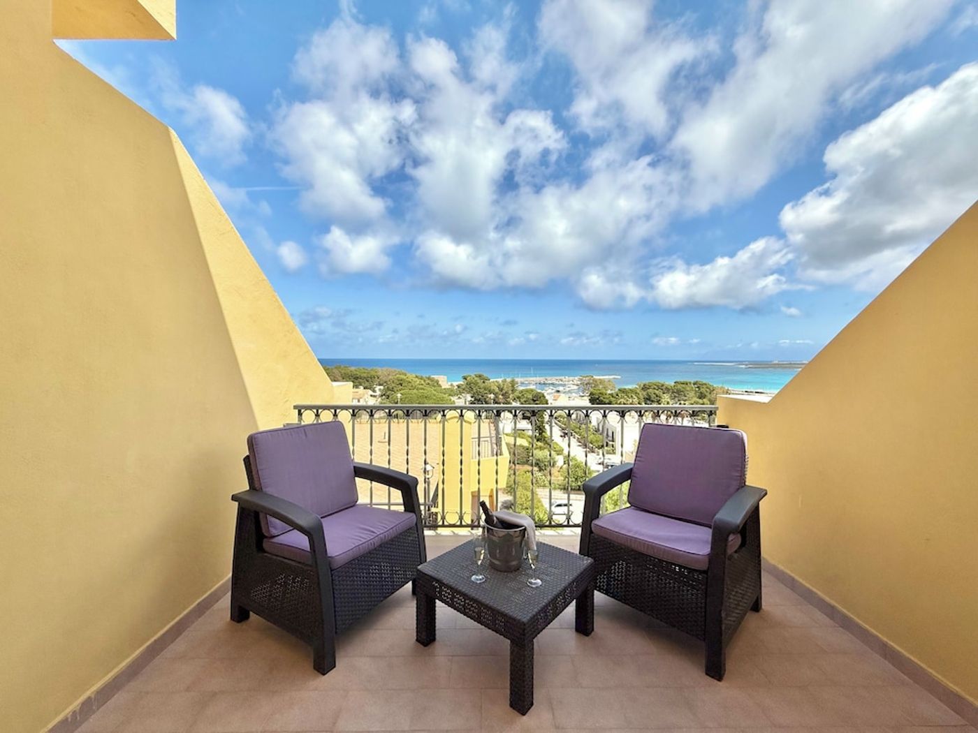 expedia-3166523-24