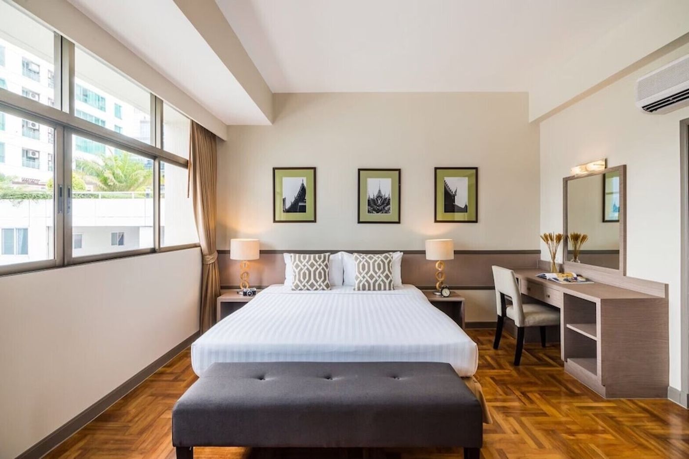 expedia-3162845-25