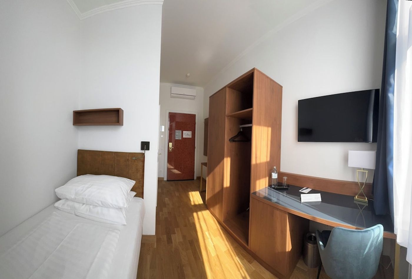 expedia-3162022-25