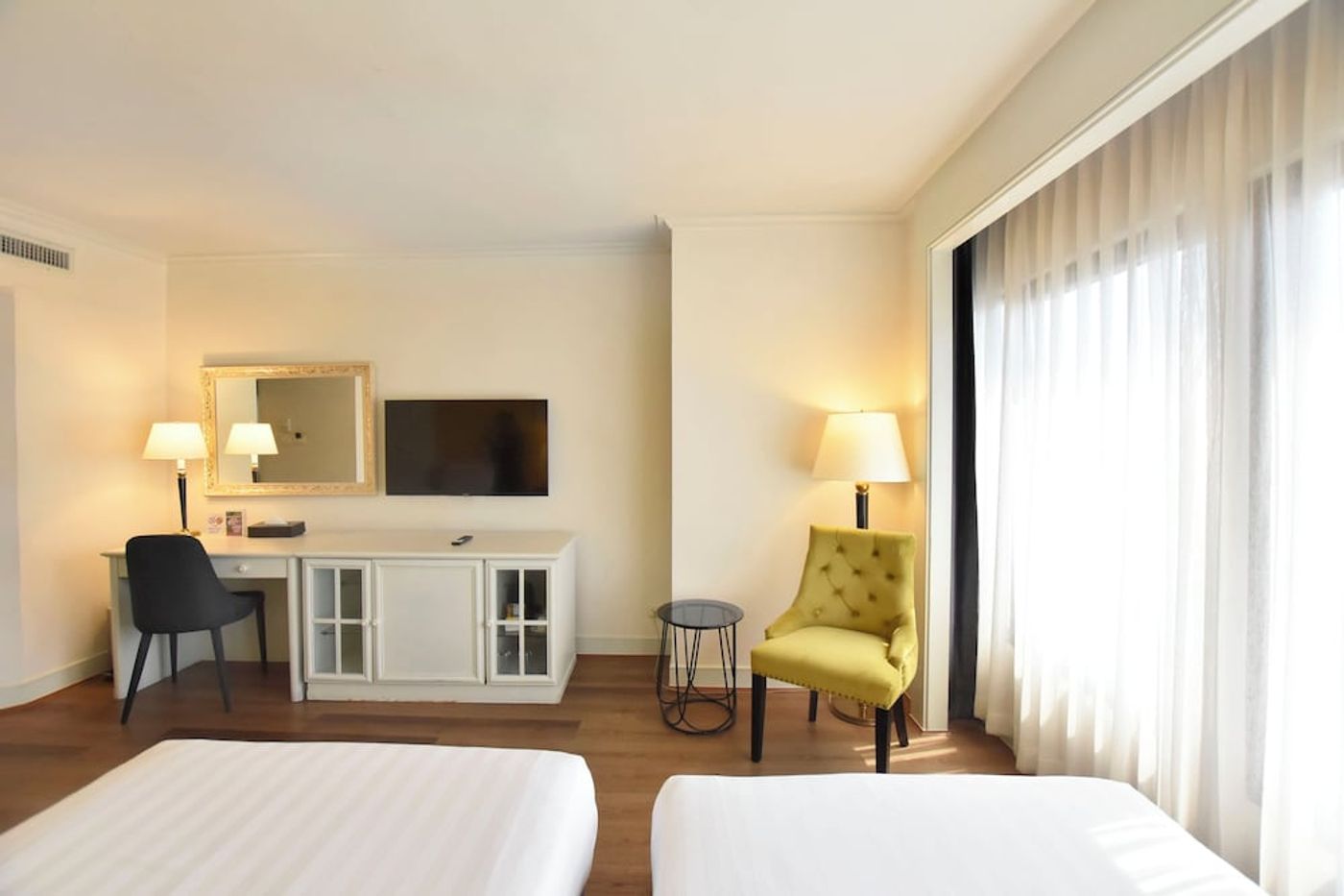 expedia-3165237-30