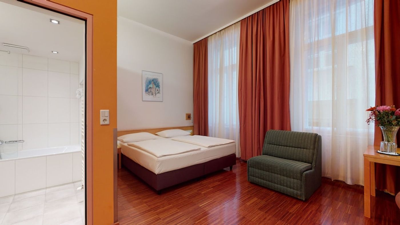 expedia-3163937-8