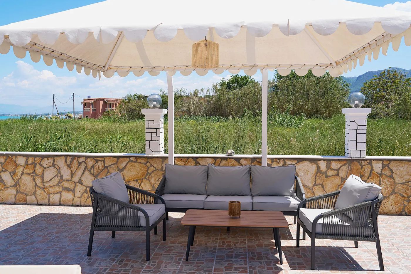 Makis Studios & Apartments