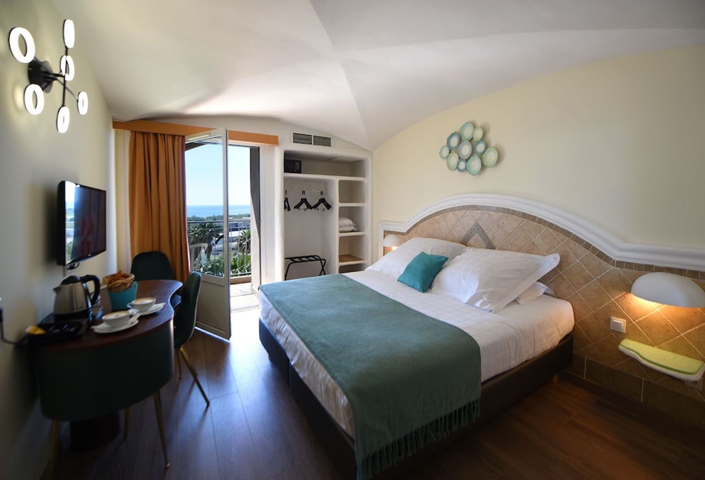 expedia-3157818-19