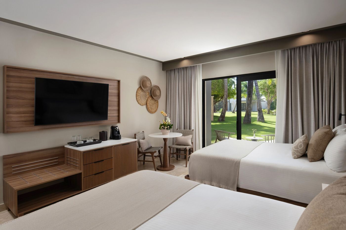 hyatt vivid PC 16.09
