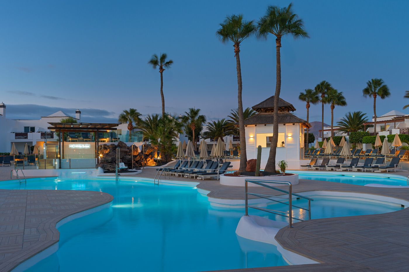 25.02.26 H10 White Suites