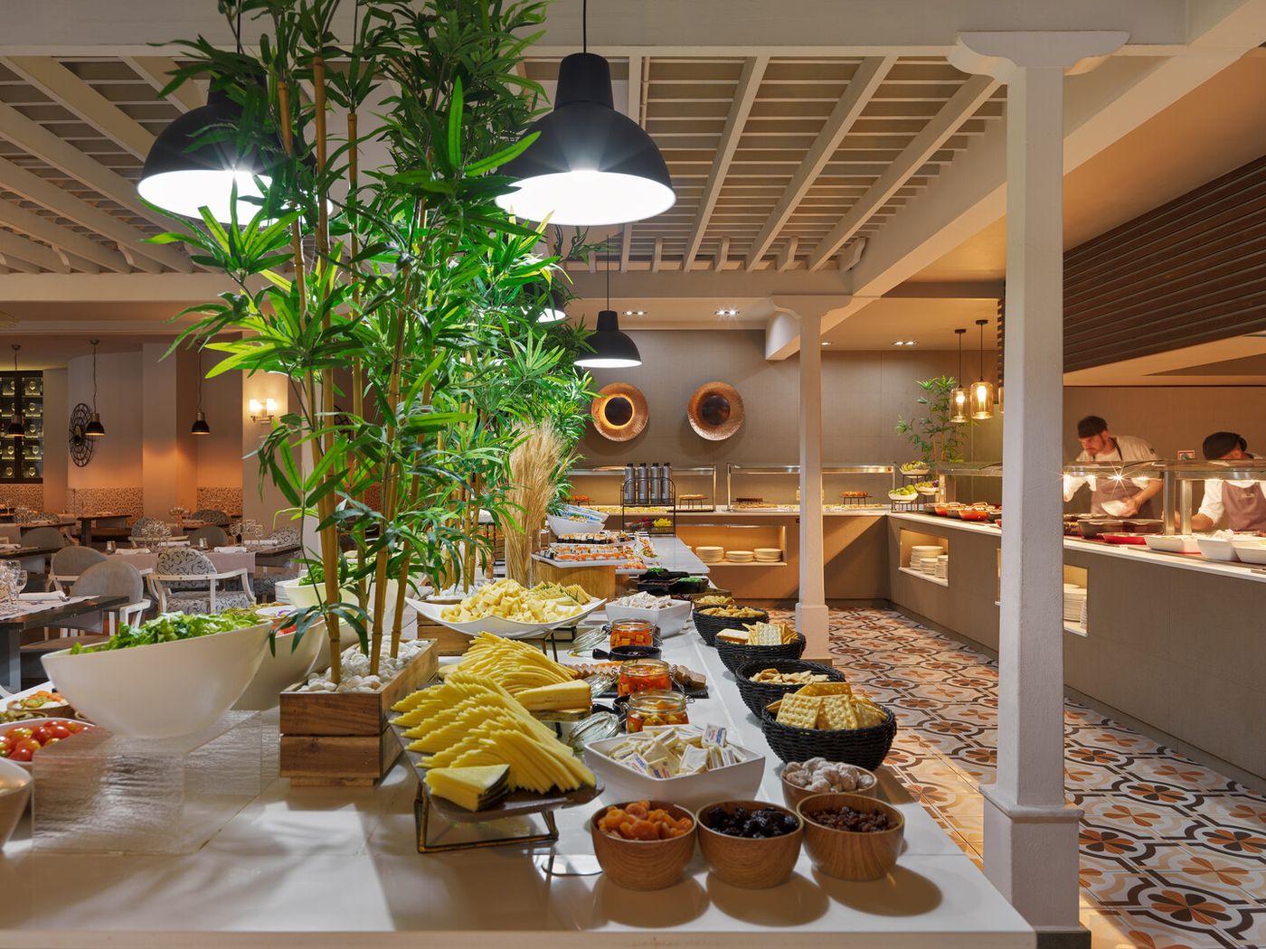 25.02.26 H10 White Suites