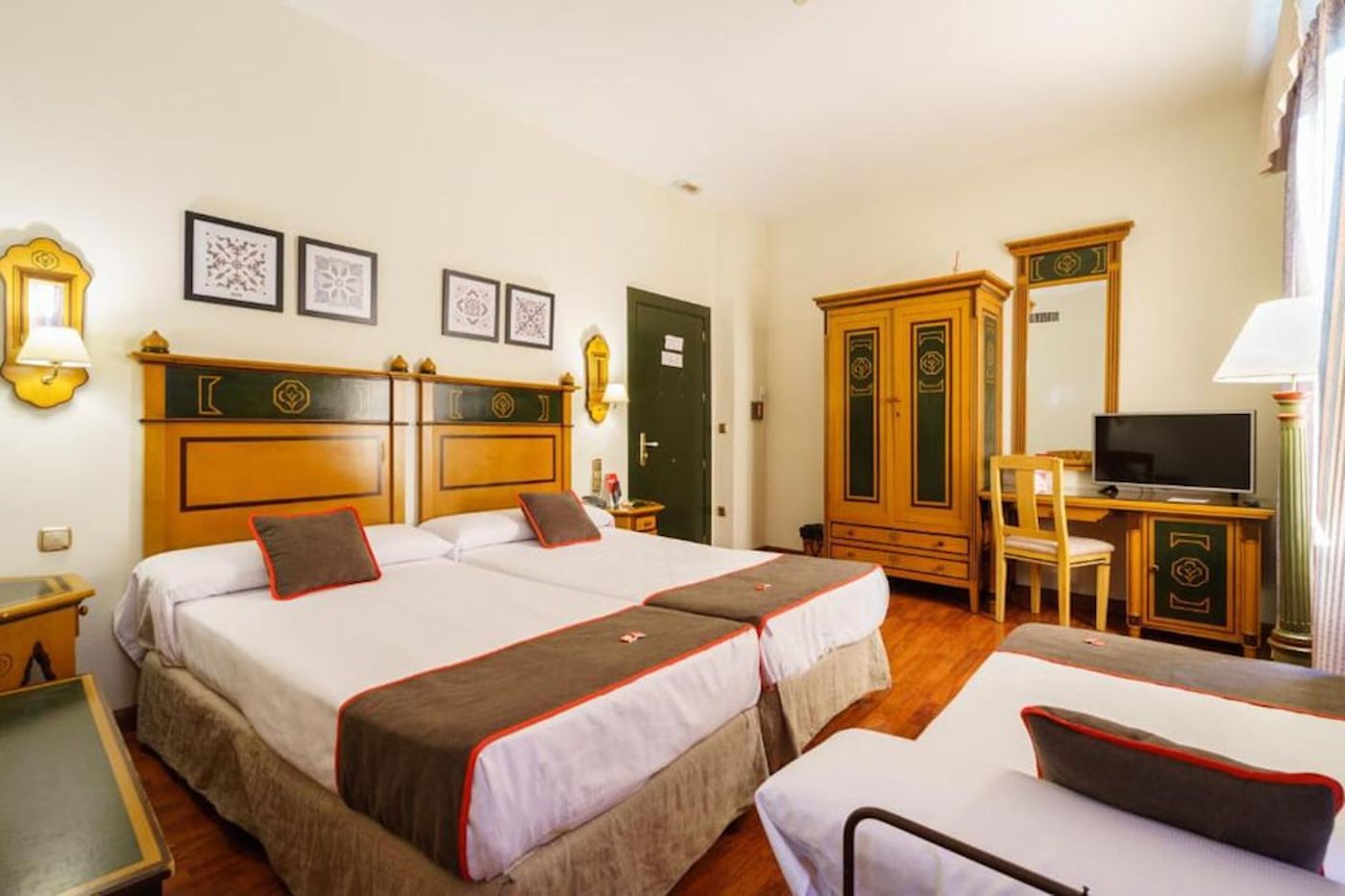 expedia-3166026-29