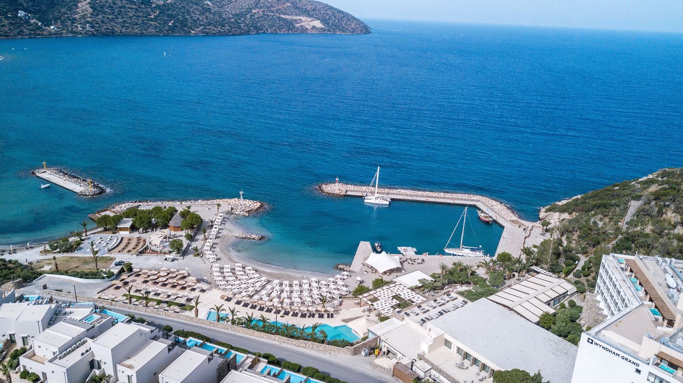 Zeus Eleva Mirabello Bay