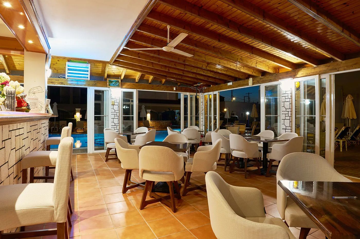 Makis Studios & Apartments
