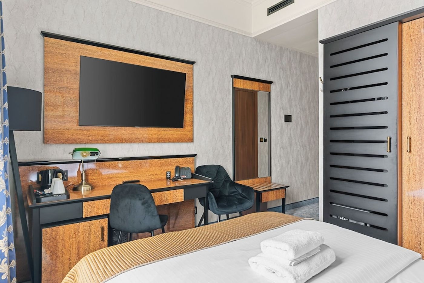 expedia-3157758-25