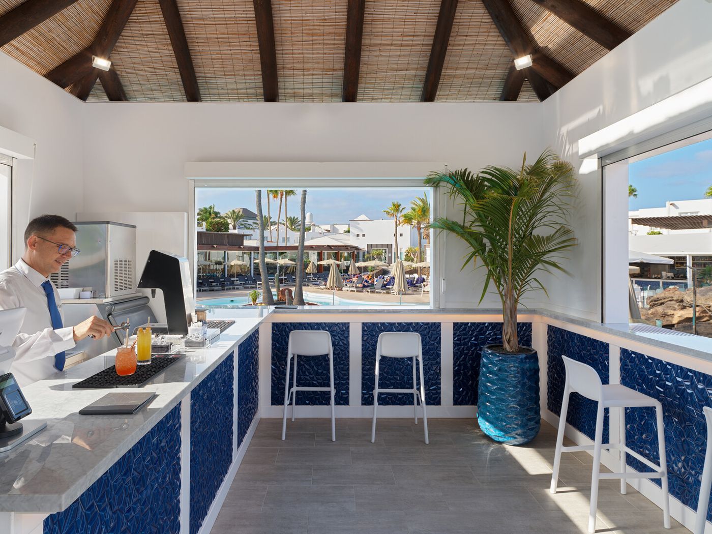 25.02.26 H10 White Suites