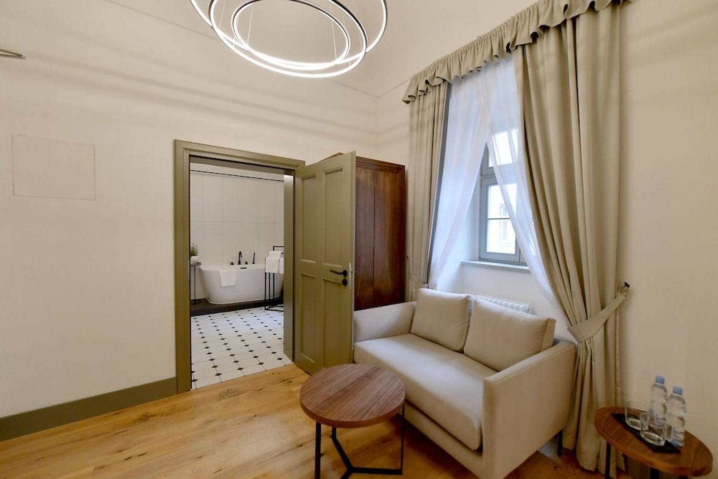 expedia-3163960-25