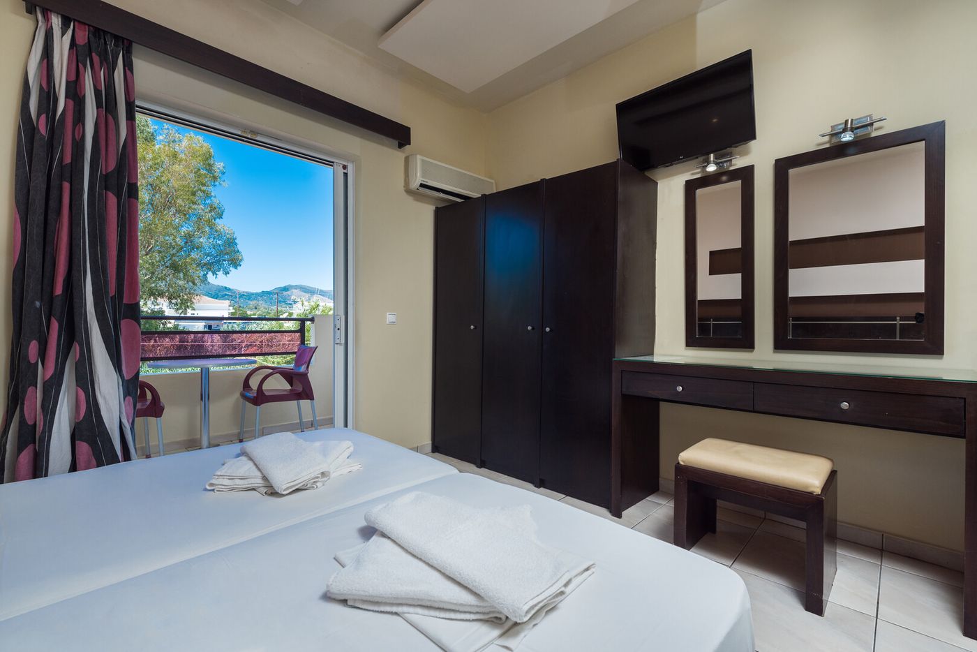 CANADIAN CLASSIC HOTEL