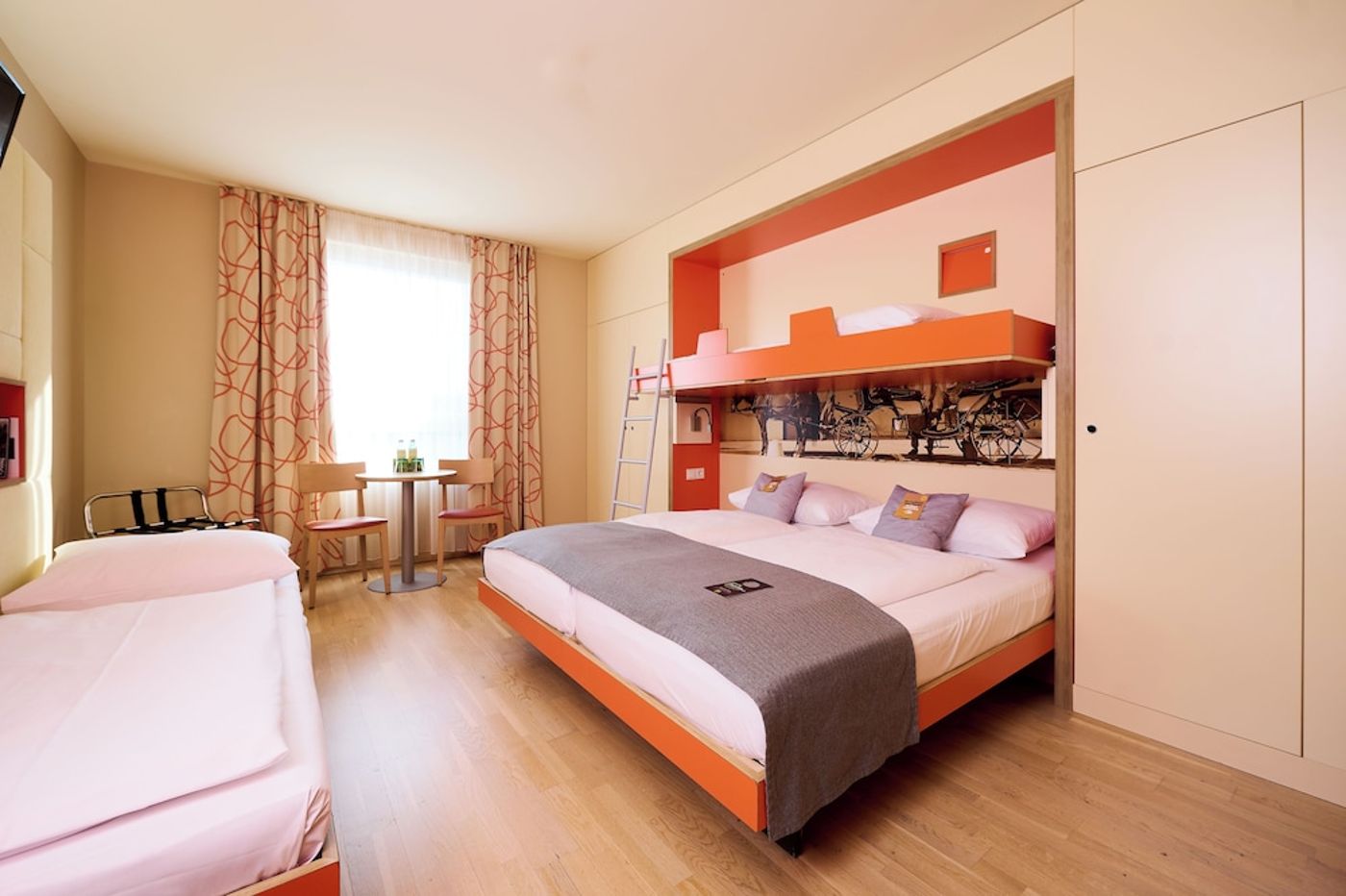 expedia-3165182-30