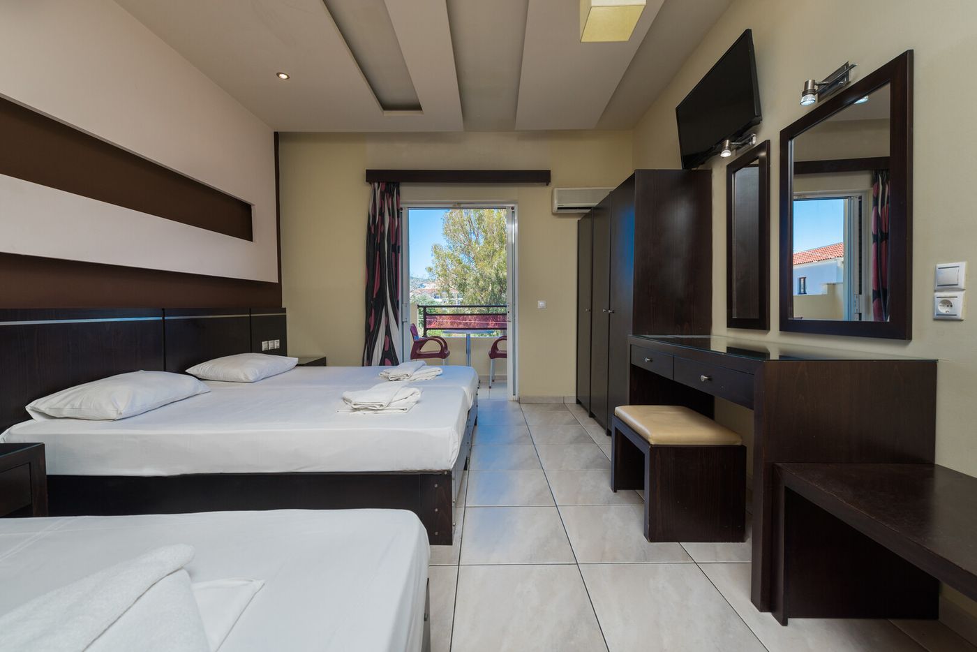 CANADIAN CLASSIC HOTEL