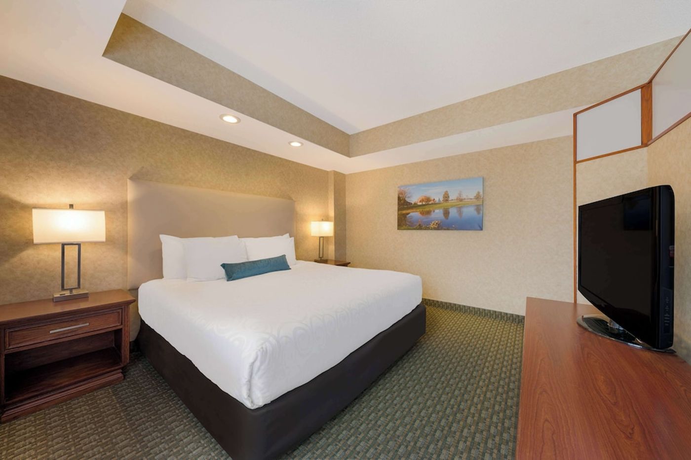 expedia-3163972-30