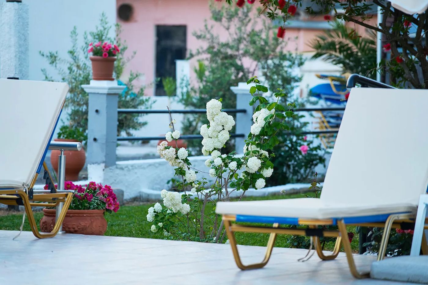 Makis Studios & Apartments