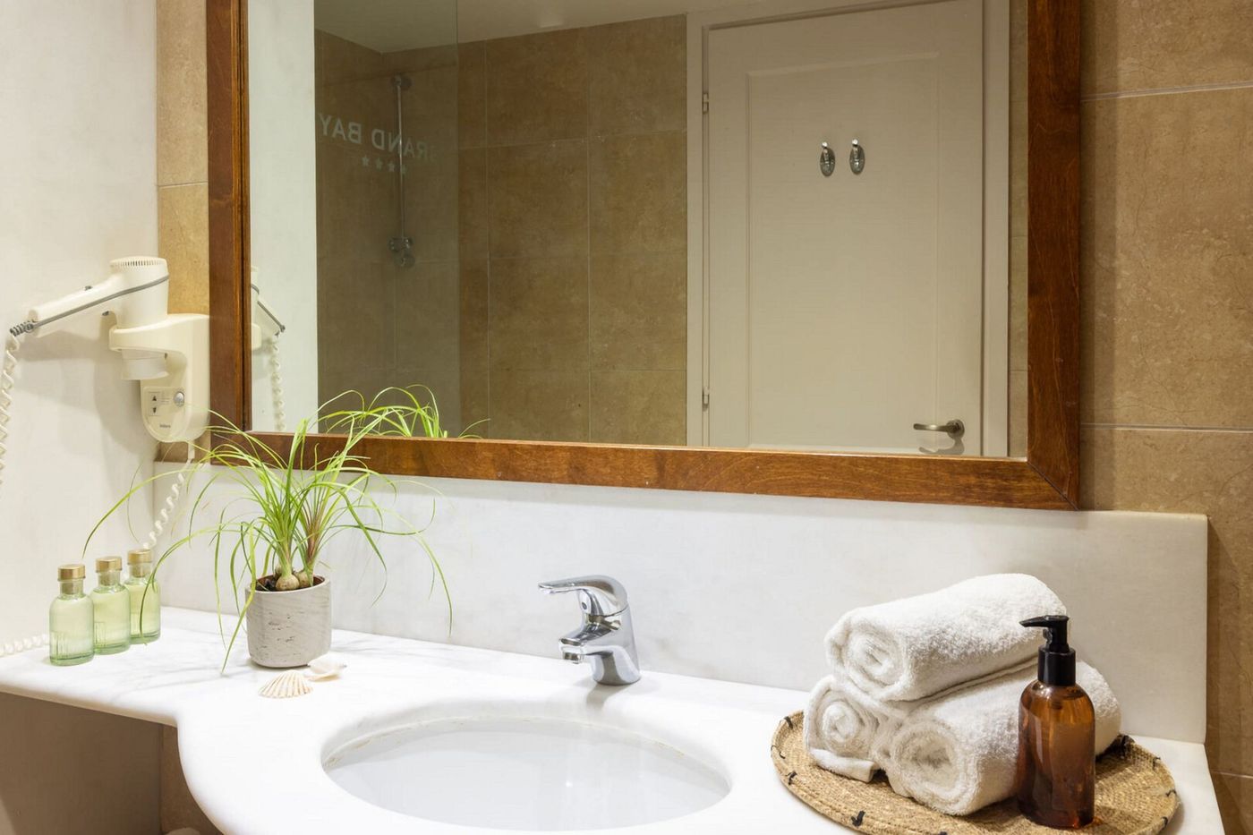 Giannoulis Grand Bay Beach Resort – Adults Only