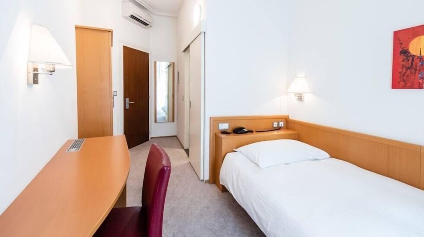expedia-3165075-30