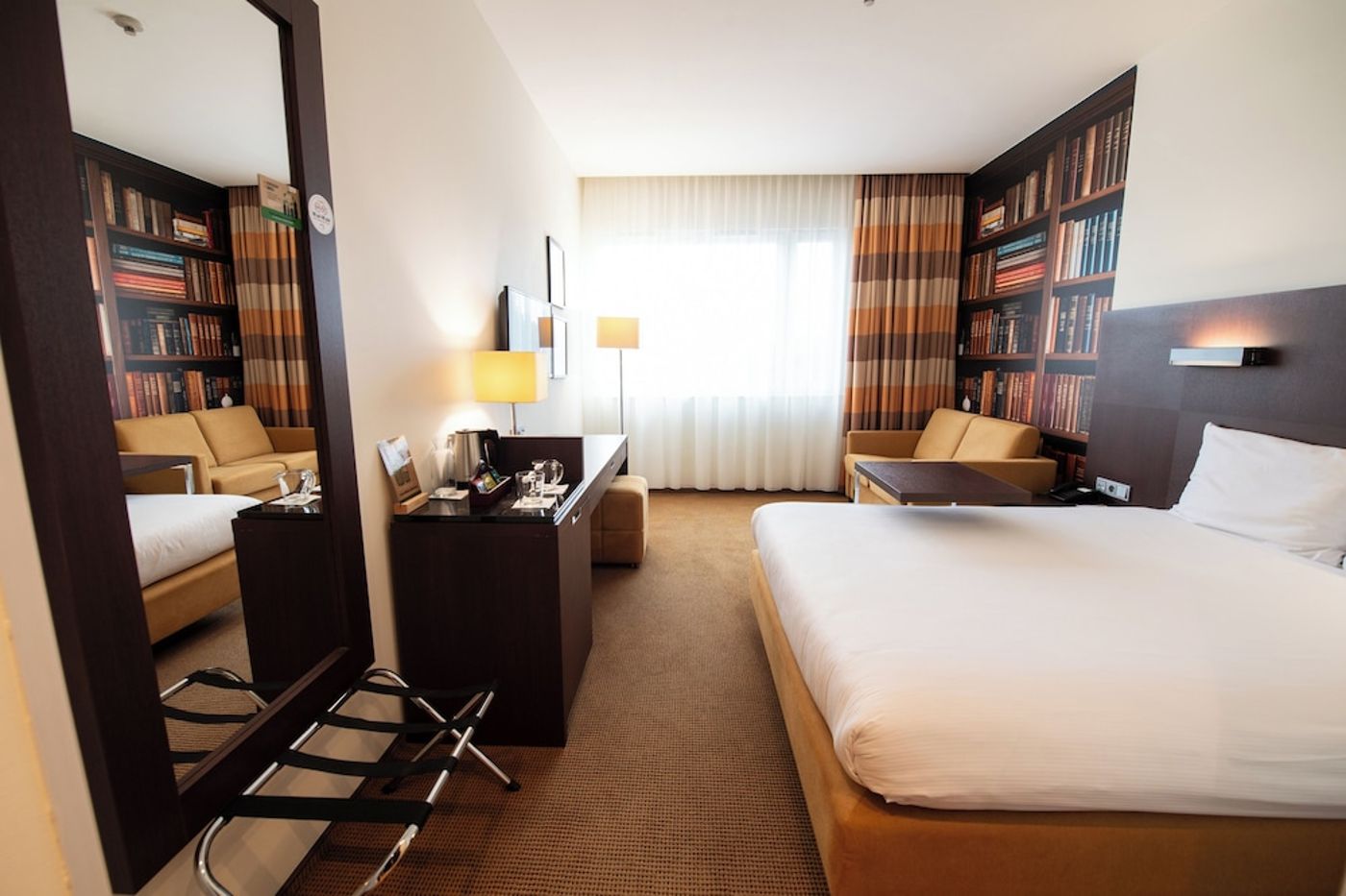 expedia-3163959-12