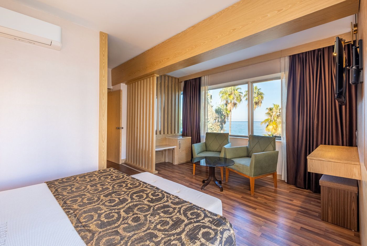 superior family room  4.jpg