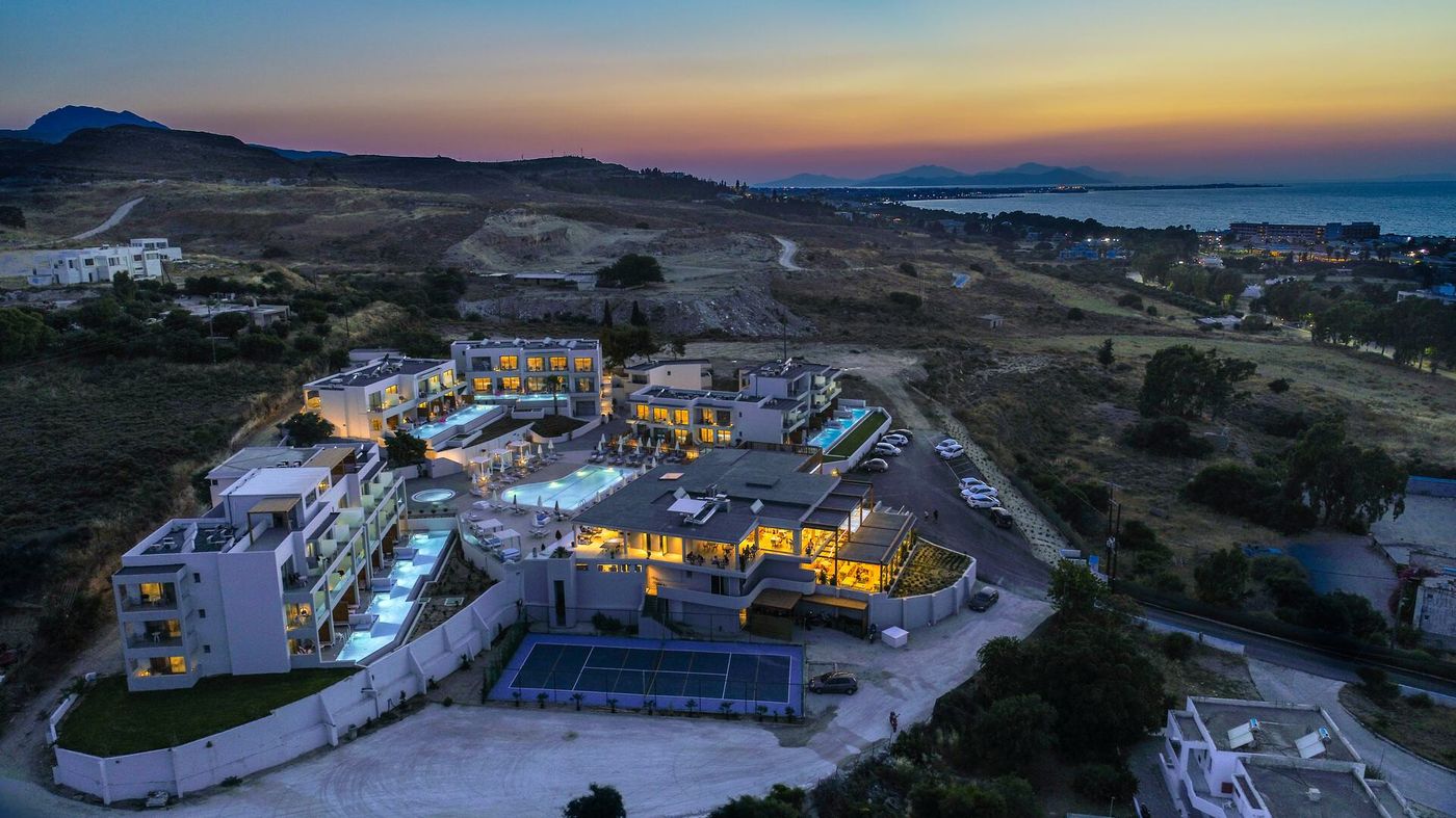 Harmony Crest Resort - Adults Only
